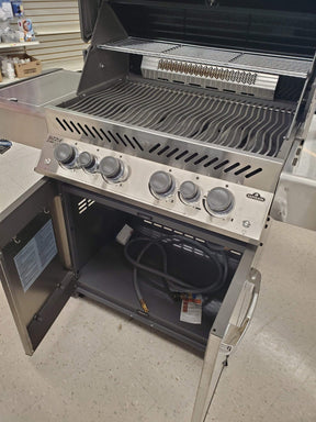 Outlet Napoleon Prestige 500 Propane Grill